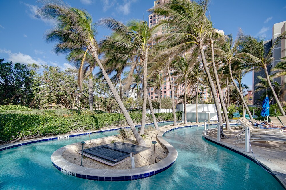 Pelican Grand-right on Ocean! 2 Queen Beds - Best Unit in ...