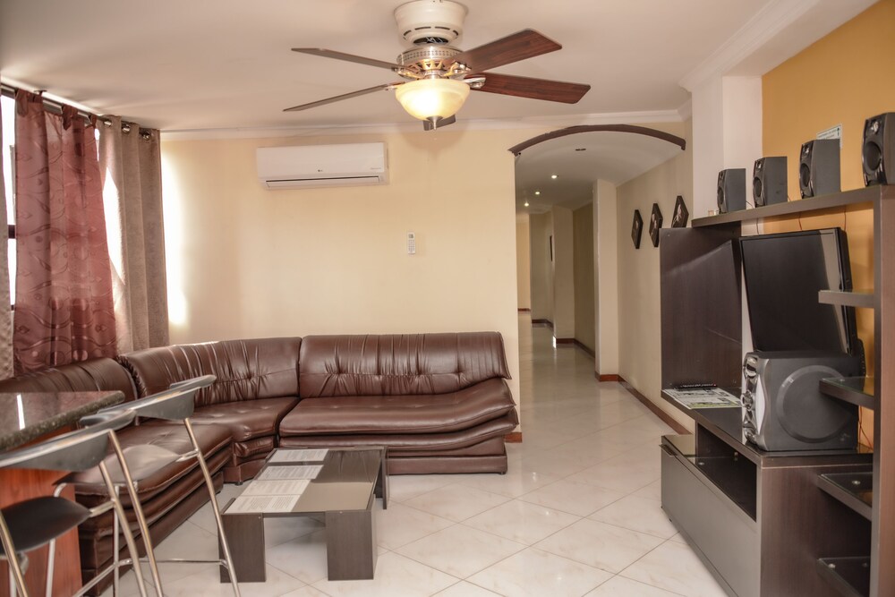 3 Bedroom 3 Blocks From Lleras With Hot Tub In Medellin Hotel Rates Reviews On Orbitz