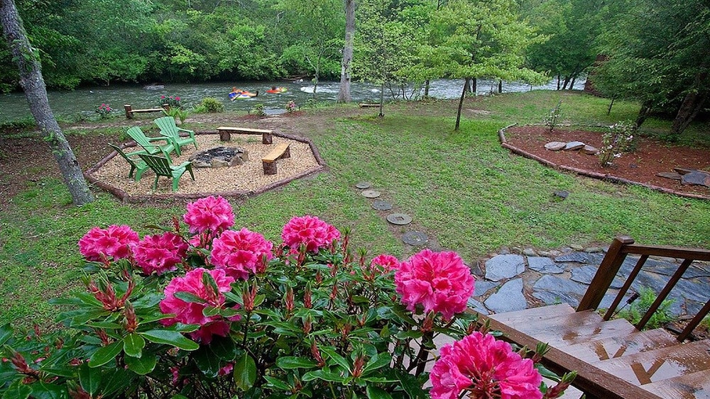 River Mist Log Cabin Waterfront Hottub Fishing Wifi Fire Pit