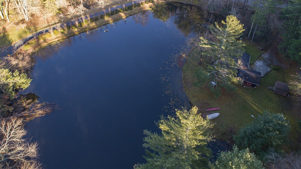 Private, pet friendly lake...secluded and 1 mile to Main St ... perfect location