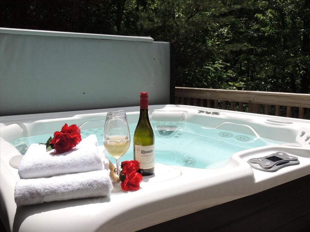 Oversized Secluded Cabin W Hot Tub Woodburning Stove On Private