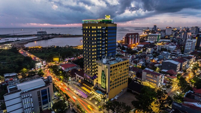 Arthama Hotels Losari Makassar in Makassar | Expedia