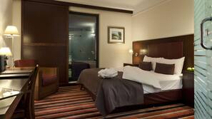 In-room safe, desk, laptop workspace, iron/ironing board