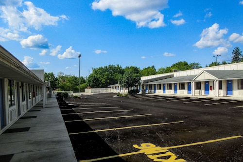 49 Pet Friendly Hotels In Altoona Pa Find Dog Friendly Hotels Travelocity