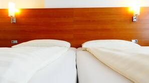 Allergikerbettwaren, Zimmersafe, Schreibtisch, kostenlose Babybetten