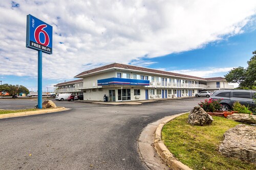 Top 10 Accommodation Near Arbuckle Wilderness From Au 44 Wotif Motel 6 Ardmore