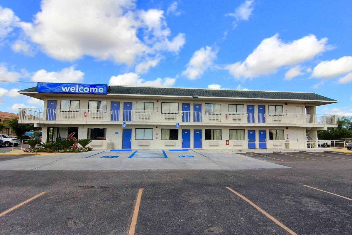 Motel 6 Kingsville Tx In Kingsville Tx Expedia