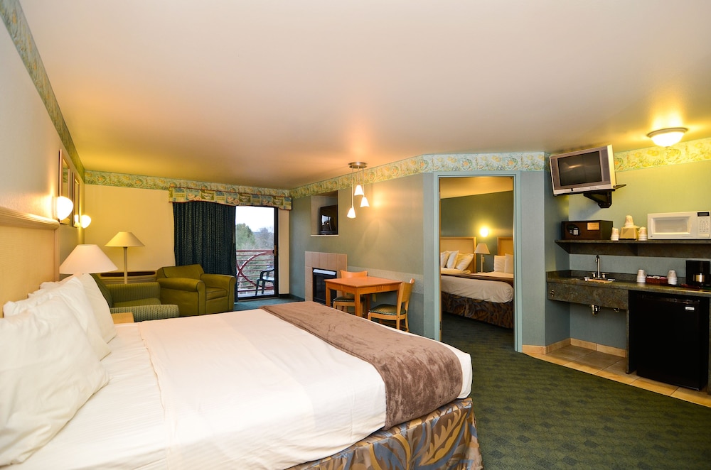 Atlantis Waterpark Hotel Suites Wisconsin Dells Usa Aarp Atlantis Waterpark Hotel Suites Wisconsin Dells Usa Aarp Travel Center