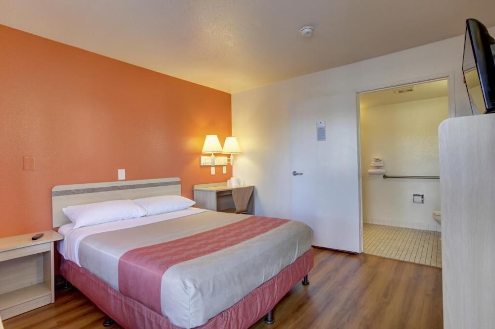 Room, Motel 6 Bellflower, CA - Los Angeles