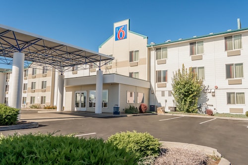 Great Place to stay Motel 6 Redmond near Redmond 