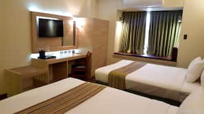 Premium bedding, in-room safe, desk, laptop workspace