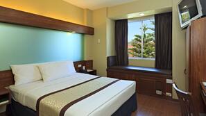 Premium bedding, in-room safe, desk, laptop workspace