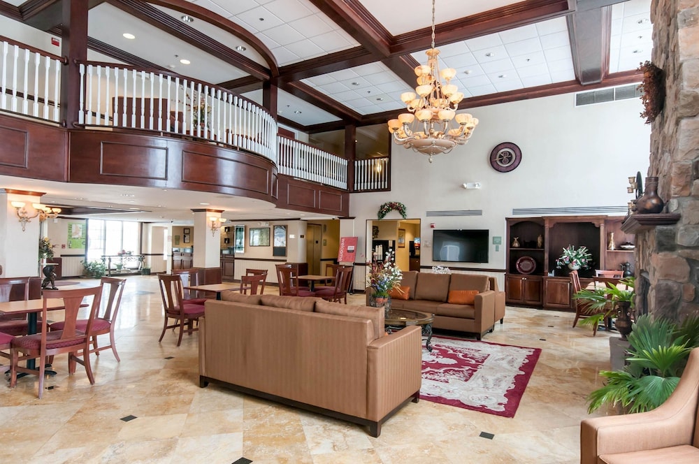 Comfort Inn Suites Near Pocono Mountains In Pocono Summit