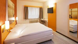 In-room safe, free WiFi, linens