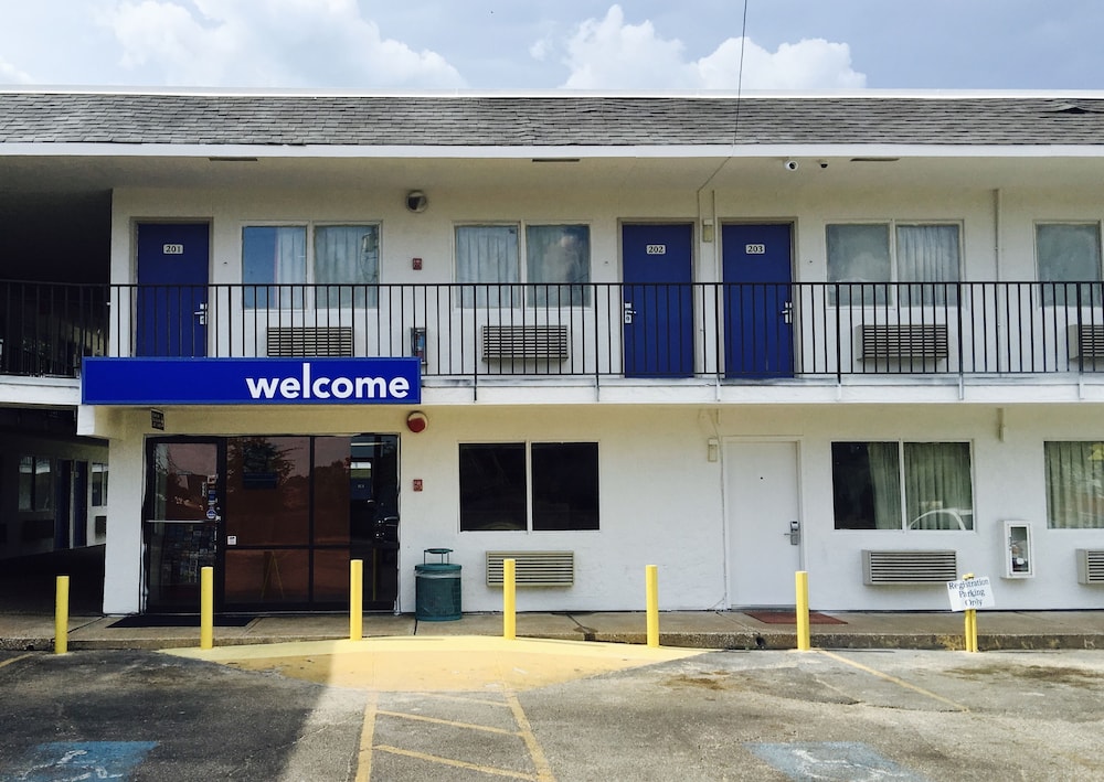 Motel 6 Lufkin Tx In Nacogdoches Hotel Rates Reviews On Orbitz Hotel Entrance Featured Image