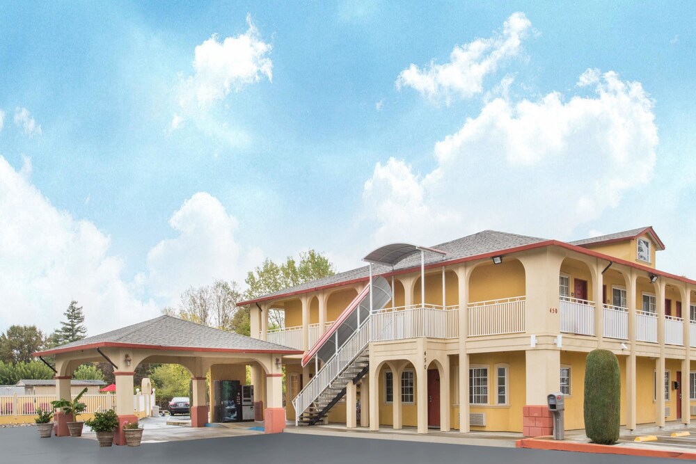 Super 8 By Wyndham Upper Lake In Clear Hotel Rates Reviews Super 8 By Wyndham Upper Lake In Clear Hotel Rates Reviews On Orbitz