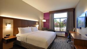 Hypo-allergenic bedding, in-room safe, desk, blackout drapes