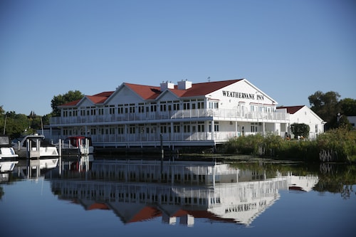 waterfront restaurants muskegon mi