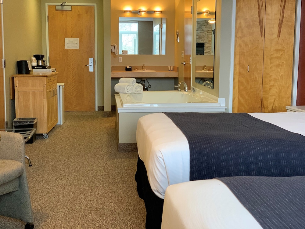 The Weathervane Inn, Muskegon 74 Room Prices & Reviews Travelocity