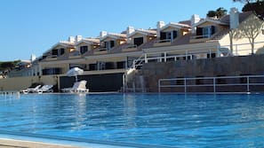 2 outdoor pools