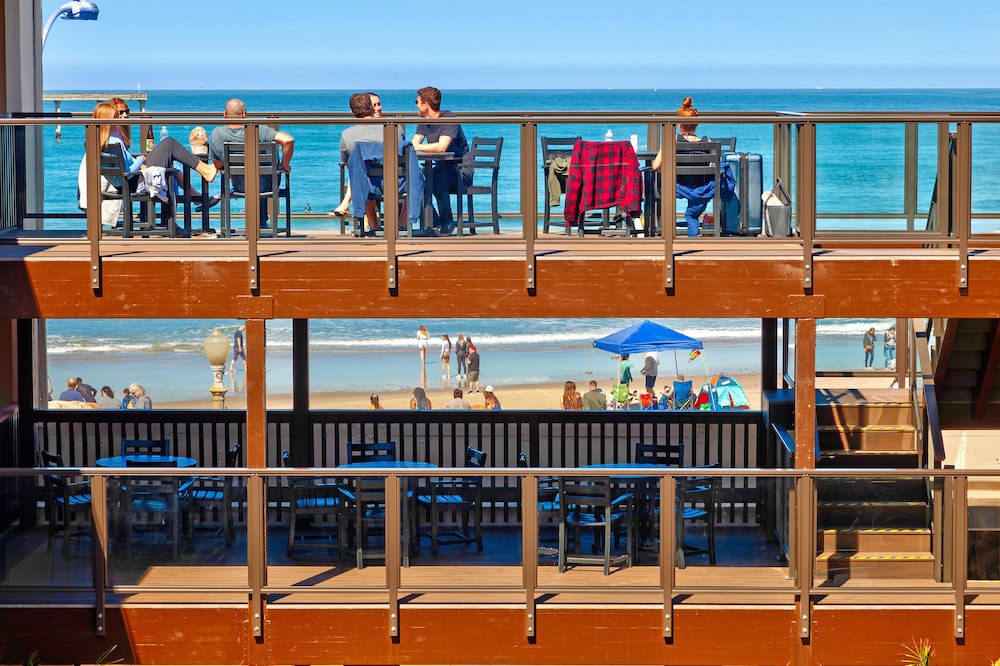 Sundeck, Ocean Beach Hotel