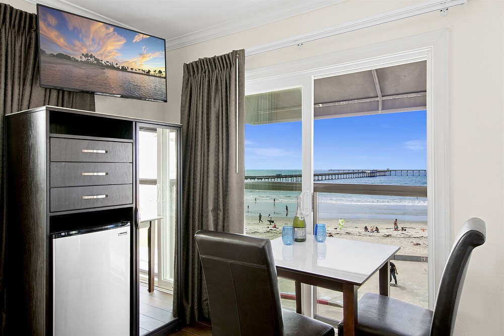 In-room dining, Ocean Beach Hotel