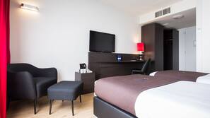 In-room safe, desk, iron/ironing board, free WiFi