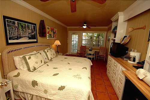 Tortuga Inn Beach Resort 2018 Room Prices 206 Deals Reviews Tortuga Inn Beach Resort 2 5 Out Of 0 Featured Image Guestroom