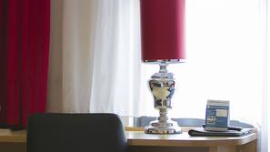 1 slaapkamer, een kluis op de kamer, een bureau, gratis babybedden