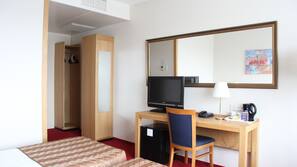 1 slaapkamer, een kluis op de kamer, een bureau, gratis babybedden