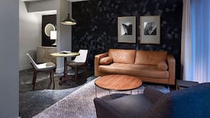 1 bedroom, premium bedding, desk, laptop workspace