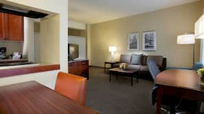 Premium bedding, in-room safe, desk, blackout drapes