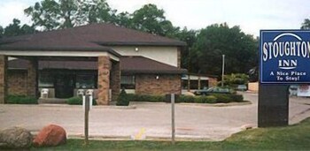 Days Inn By Wyndham Stoughton Wi In Stoughton Cheap Hotel Deals