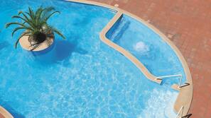 Seasonal outdoor pool, open 10 AM to 6 PM, pool umbrellas, pool loungers