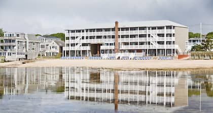Surfside Hotel and Suites