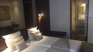 Coffre-forts dans les chambres, bureau, rideaux occultants