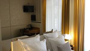 Coffre-forts dans les chambres, bureau, rideaux occultants