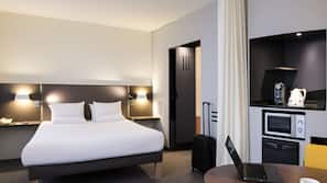 Hochwertige Bettwaren, kostenlose Minibar, Zimmersafe, Schreibtisch