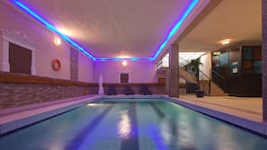 Indoor pool, 2 outdoor pools