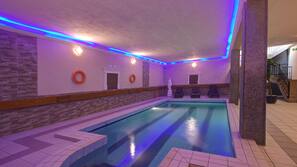 Indoor pool, 2 outdoor pools