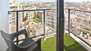 Minibar, caja fuerte, escritorio y sistema de insonorización