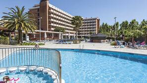 2 piscinas al aire libre, tumbonas