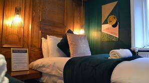 Individually decorated, iron/ironing board, free WiFi, linens