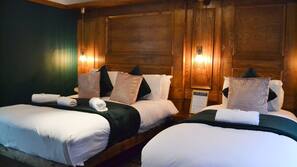 Individually decorated, iron/ironing board, free WiFi, linens