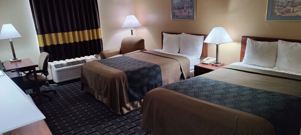 Room, Hometown Inn & Suites