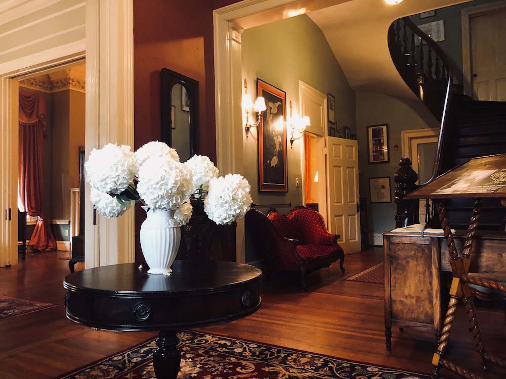 Rothschild Pound House Inn In Columbus Hotel Rates Reviews On Orbitz