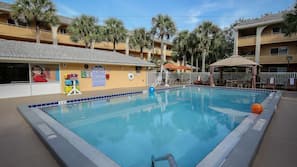 2 outdoor pools