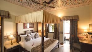 Minibar, in-room safe, individually decorated, individually furnished