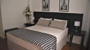 Minibar, caja fuerte, escritorio y cortinas opacas