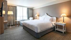 Down duvet, in-room safe, desk, blackout curtains